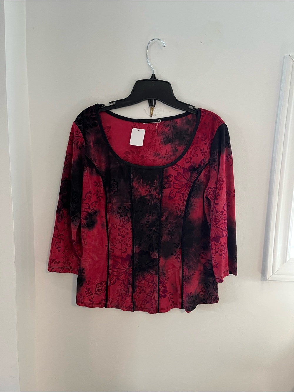 Women’s Y2K Scoop Neck Velvet Red and Black Floral Top - Size Medium